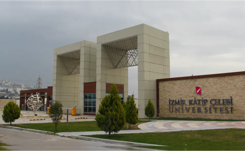 Mezun olan gençler İzmir'den ayrılmakta zorlanıyor