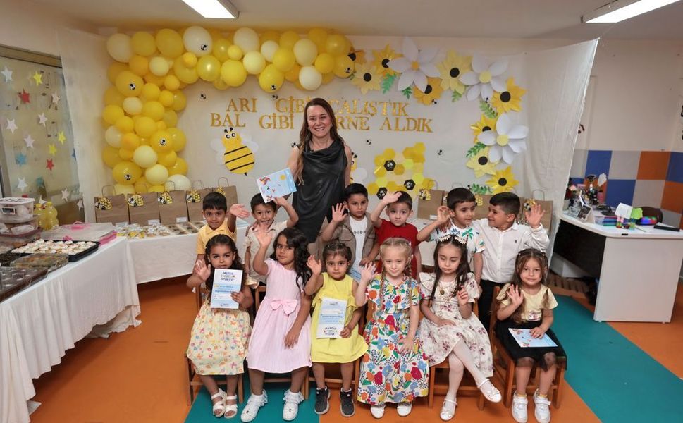 Miniklerin ilk karne heyecanı