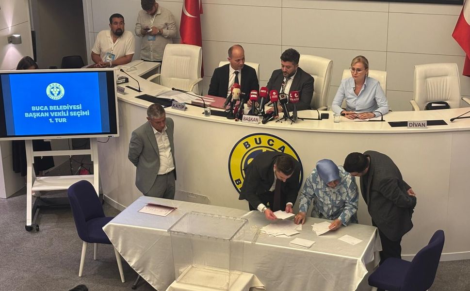 Buca Belediyesi başkanvekili seçiminde ilk tur oy: CHP 17 oy, AKP 12 oy