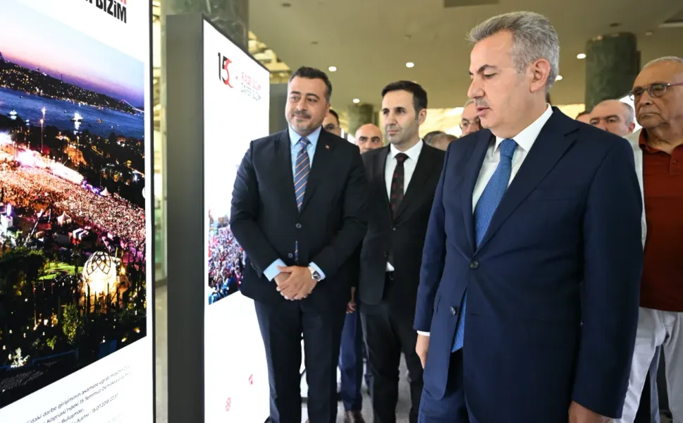 Hafıza ve Hatıra: 15 Temmuz Fotoğraf Sergisi İzmir Adnan Menderes Havalimanı’nda açıldı