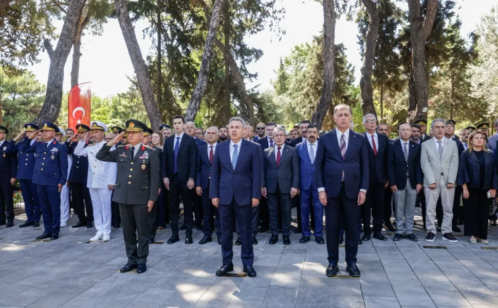 İzmir’de 15 Temmuz şehitleri Kadifekale Hava Şehitliği’nde anıldı