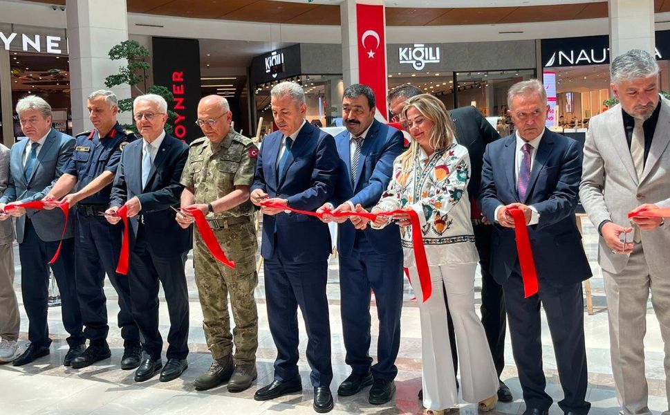 İzmir’de 15 Temmuz Manşetleri Sergisi açıldı