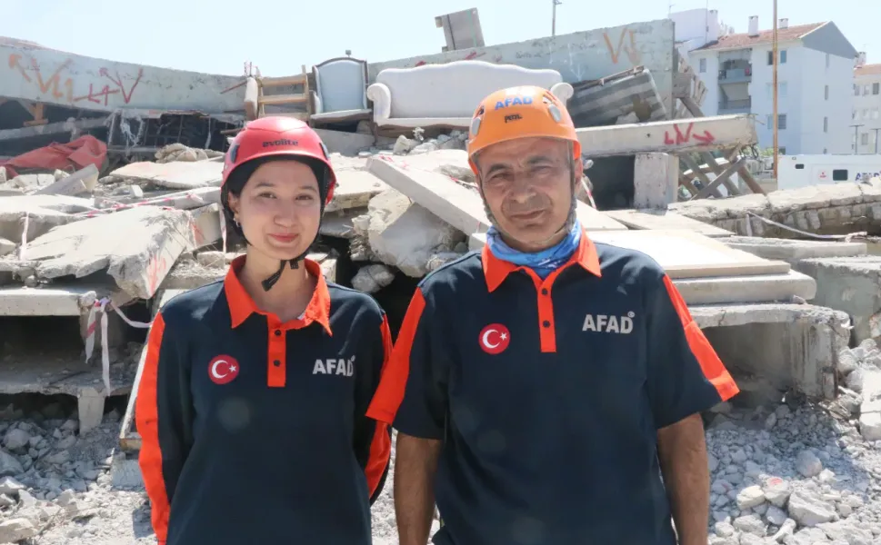 İzmir AFAD’da baba ile kızı aynı timde hayat kurtarıyor