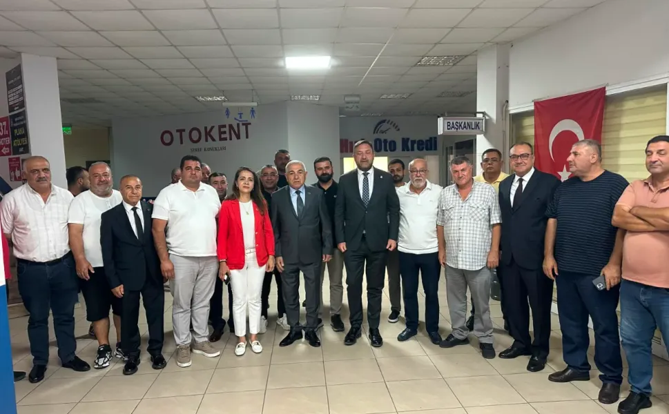 CHP’li Akkuş İlgezdi İzmir’de esnaf ve STK temsilcileriyle buluştu