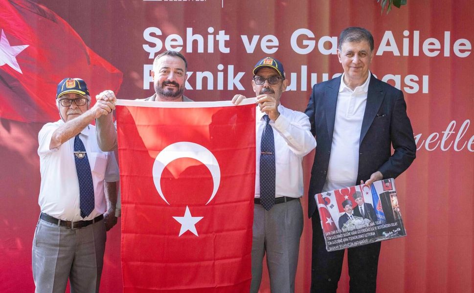 Başkan Tugay, şehit aileleri ve gazilerle Gölcük'te buluştu