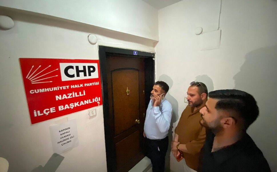 CHP Nazilli İlçe Başkanlığı'nda devir teslim gerilimi: Eski yönetim, yeni başkana kapıyı açmadı