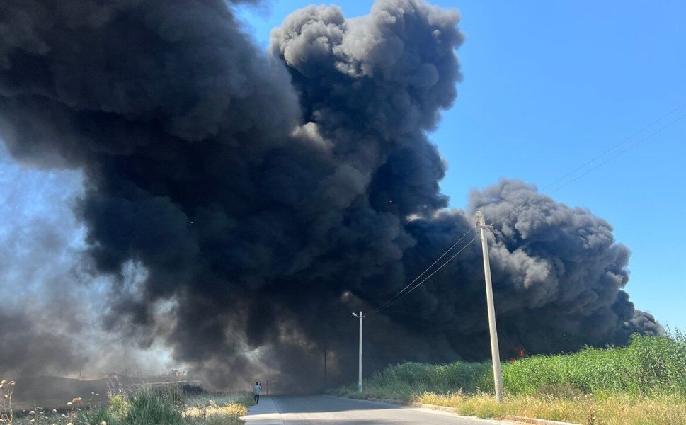 İzmir Menemen'de geri dönüşüm fabrikasında korkutan yangın