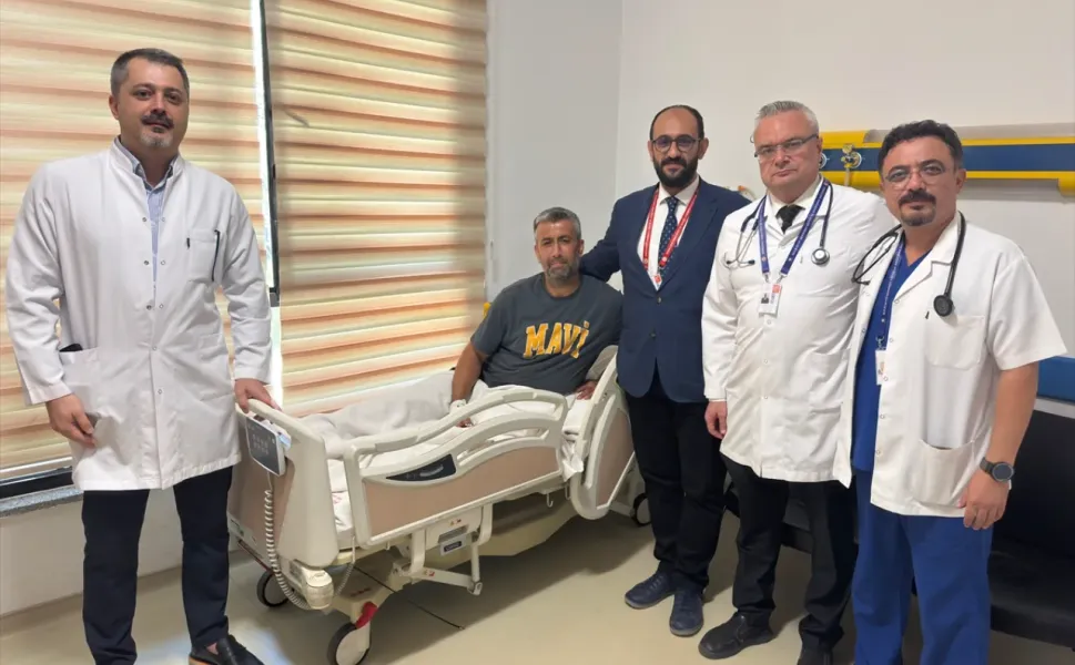 İzmir’de kalbi duran hastane çalışanı mesai arkadaşlarının müdahalesiyle hayata döndü