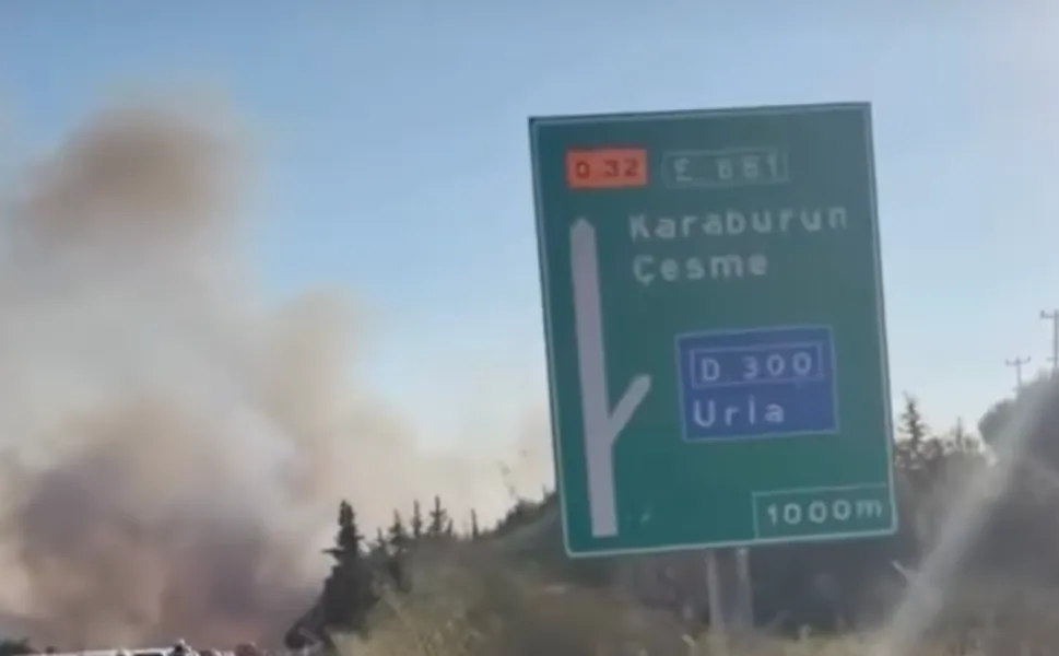 İzmir-Çeşme Otoyolu Urla Kavşağı yolunda yangın