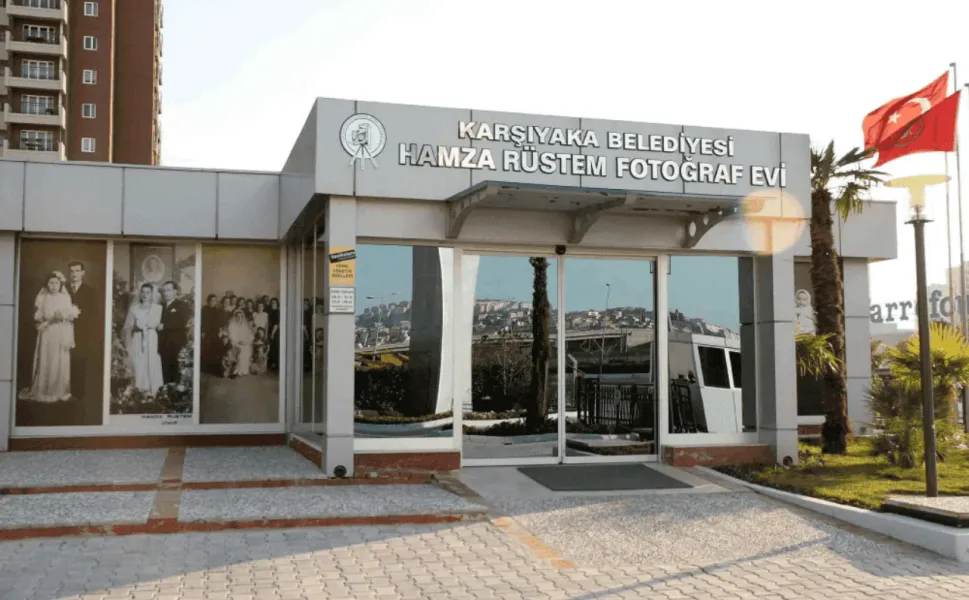 Karşıyaka Belediyesi Hamza Rüstem Fotoğraf Müzesi’ni kapattı, oğlu Mert Rüstem tepki gösterdi