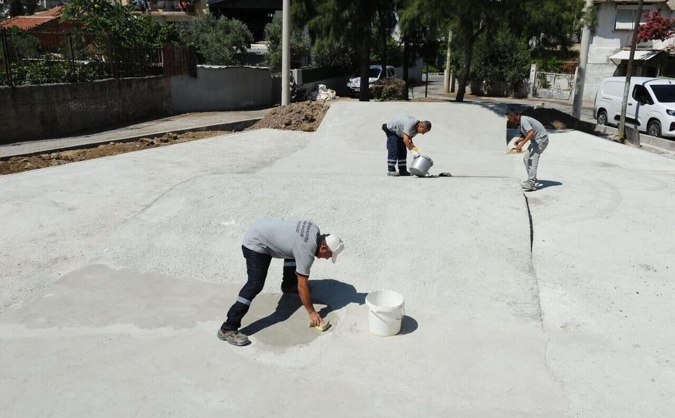 Karşıyaka'da Cumhuriyet Mahallesi'ne kaykay pisti yapılıyor