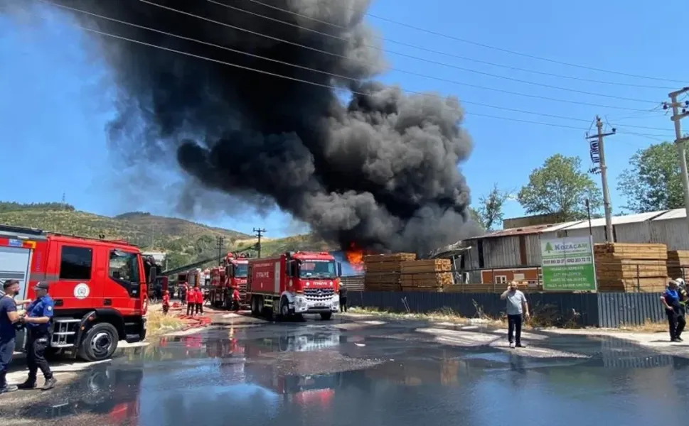 Kocaeli fabrika yangınında işçinin cansız bedenine ulaşıldı