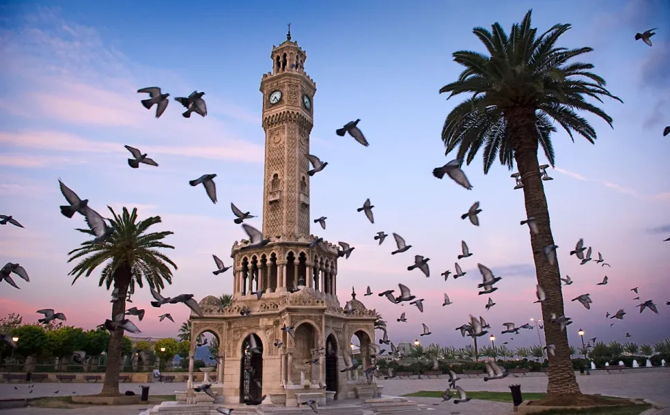 İzmir'de Gazeteciler ve Basın Bayramı dolayısıyla kar helvası dağıtıldı