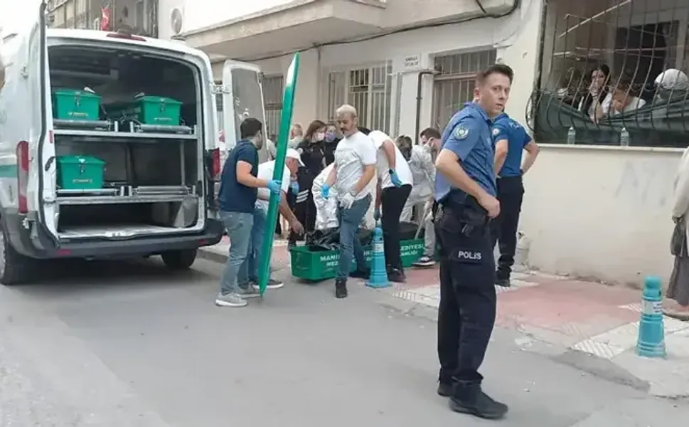 Kötü koku gerçeği ortaya çıkardı! Kardeşinin cansız bedeniyle 2 gün yaşamış