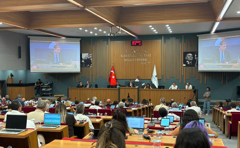 Başkan Tugay’dan yangın uçağı açıklaması: “Para sorunu yok, mevzuat buna engel”