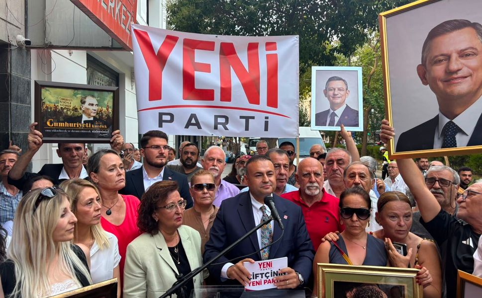 CHP Konak’ta toplu istifa: “Yeni parti” mesajı