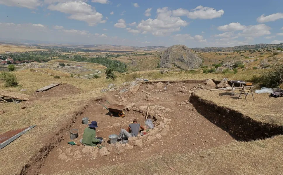 2 bin 300 yıllık yeni mezar keşfedildi