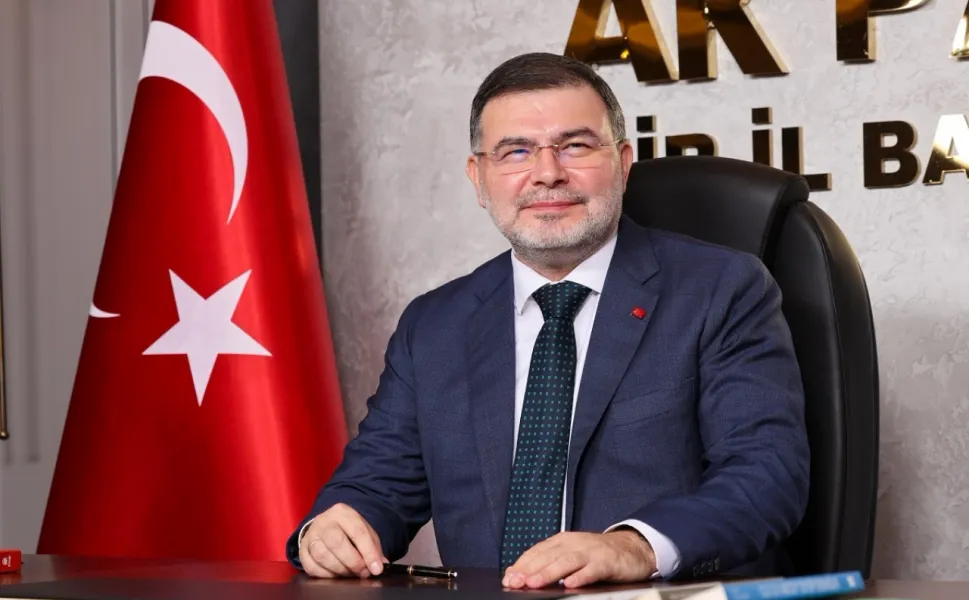 AK Parti İzmir’den 25. yıl buluşmasına 5 bin kişilik çıkarma!