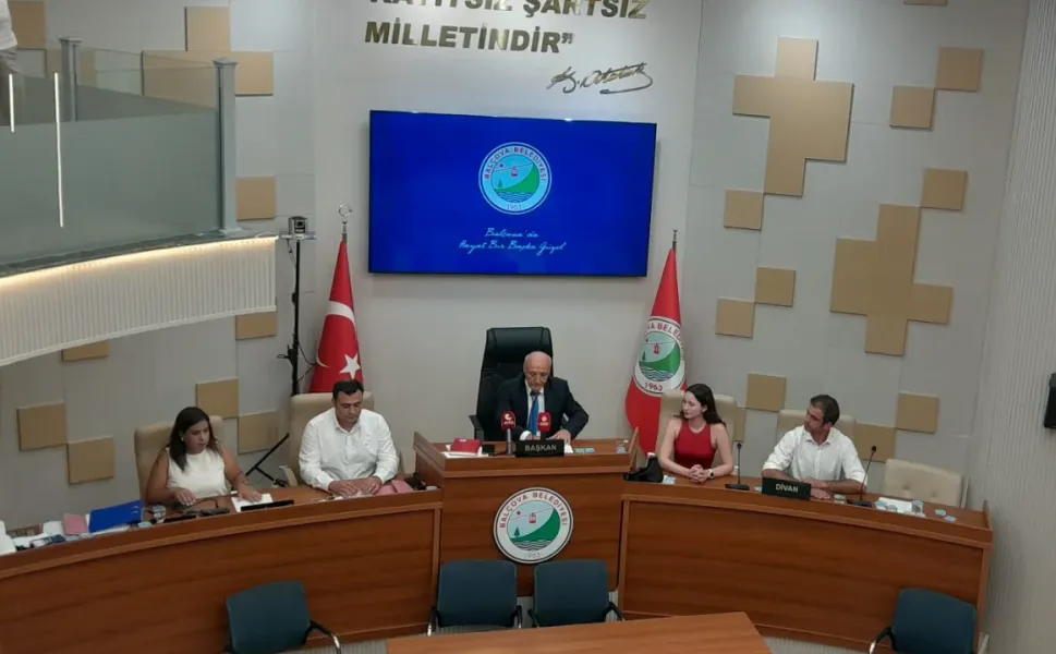 Balçova Belediye Meclisi’nde gündem istifa ve göreve iade çağrısı