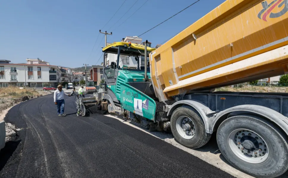 İzmir Büyükşehir Belediyesi’nden Bergama’nın merkez ve kırsal yollarına yatırım