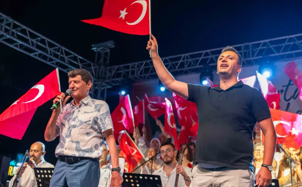 Bornova’da Zafer coşkusu Büyükpark’ı doldurdu