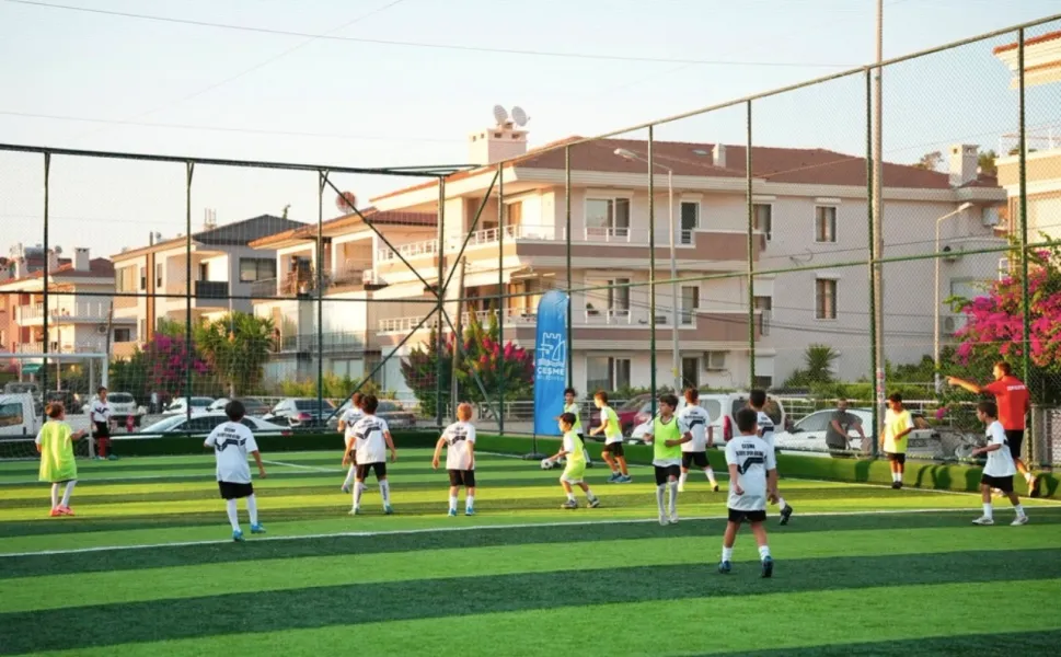 Çeşme’de spor sahaları yenilendi, etkinlikler başladı