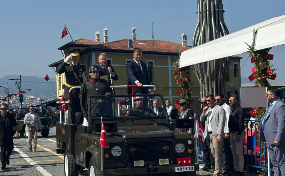 İzmir’de 30 Ağustos Zafer Bayramı büyük coşkuyla kutlandı