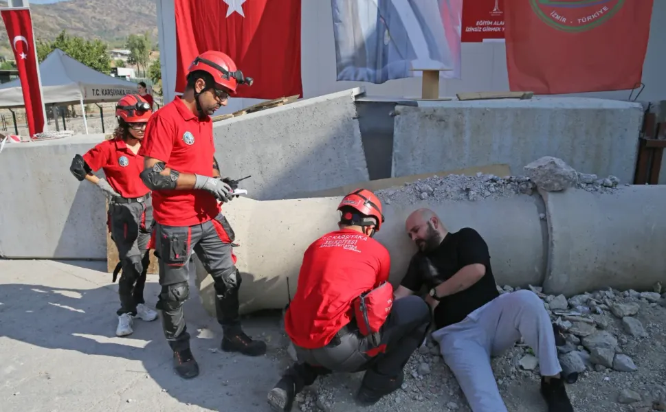 Karşıyaka’da afetlere hazırlık seferberliği büyüyor