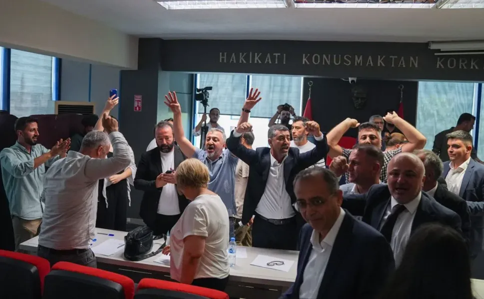 Menderes'teki başkan vekili seçimi yargıya taşınıyor