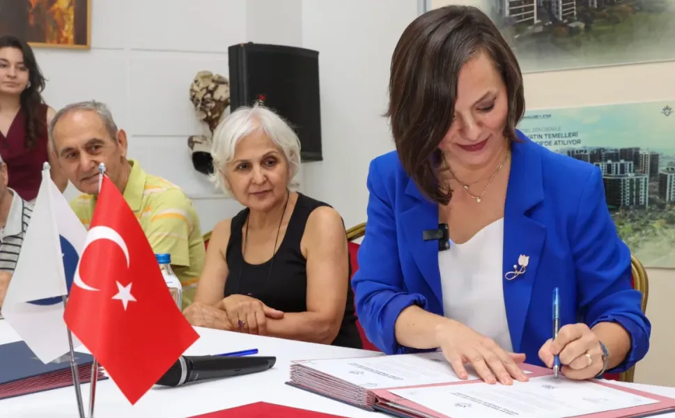 Karabağlar Osman Aksüner’de kentsel dönüşüm için ilk imzalar atıldı