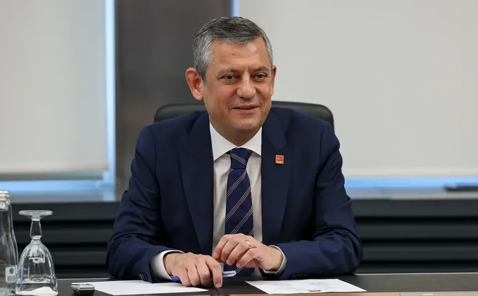 Özgür Özel'den Cemil Tugay açıklaması: "AK Parti'ye mi geçeceksin diye sormayı yakıştırmam"