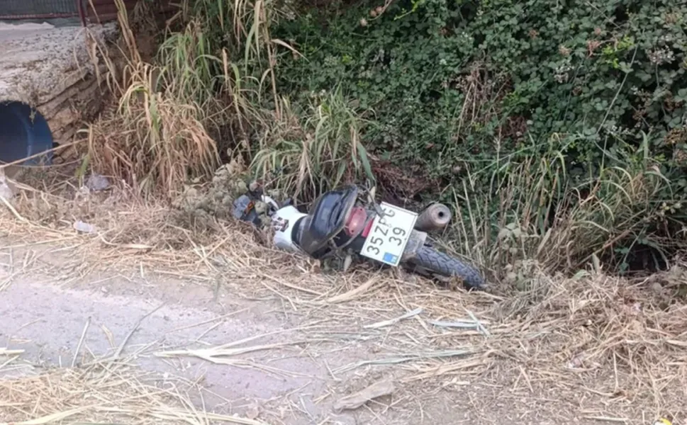 İzmir'de şarampole devrilen motosikletin sürücüsü yaralandı