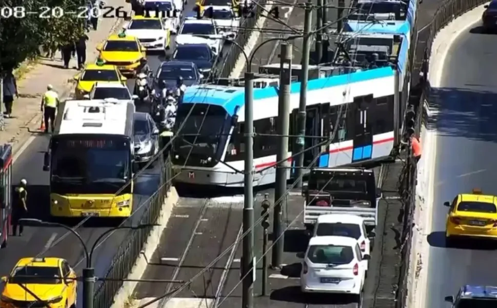 SON DAKİKA | İstanbul'da tramvay raydan çıktı!