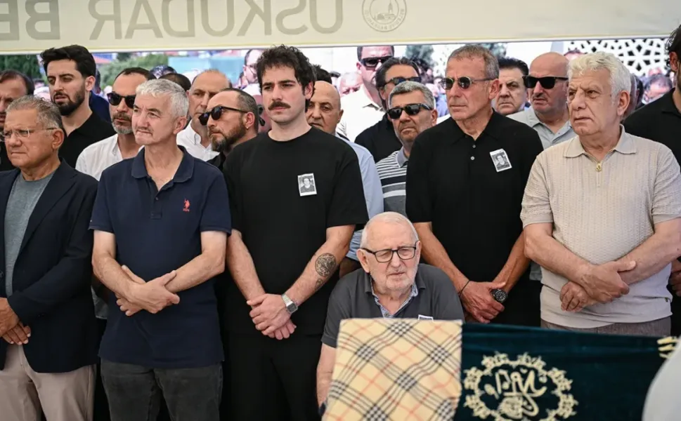 Teknik direktör Abdullah Avcı'nın vefat eden annesi son yolculuğuna uğurlandı