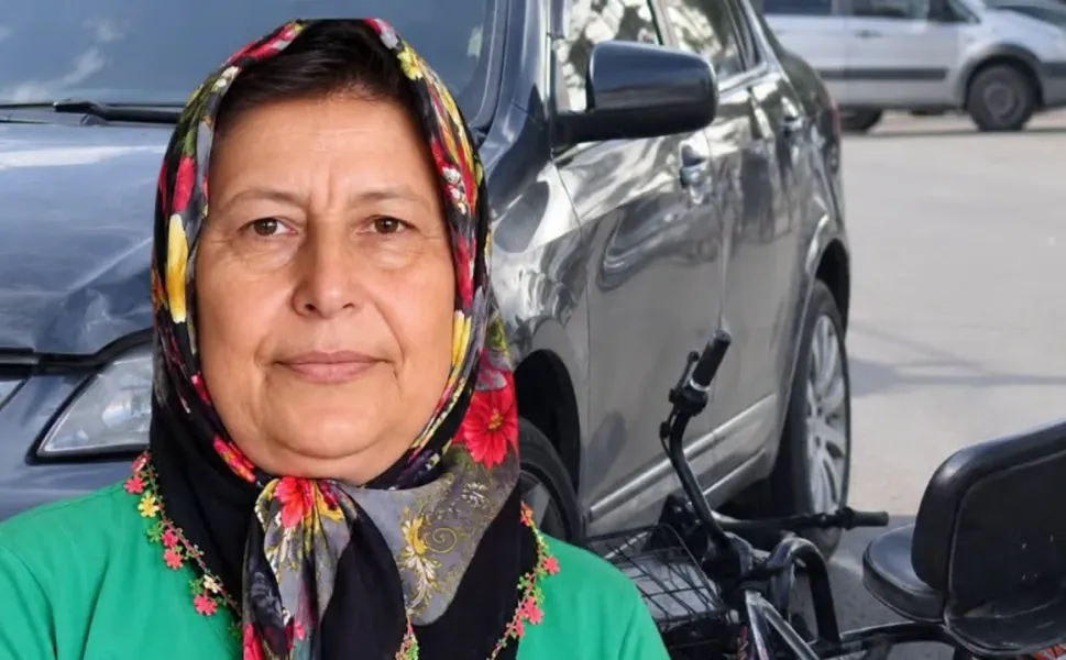 İzmir'de otomobilin çarptığı elektrikli motosikletin sürücüsü öldü