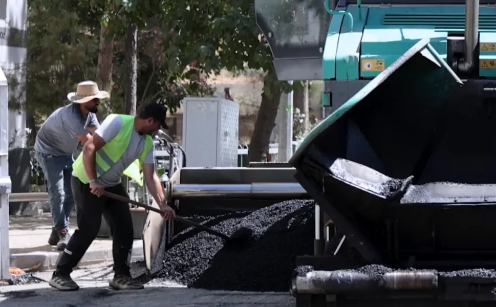 Balçova’da yol ve çevre düzenleme çalışmaları sürüyor