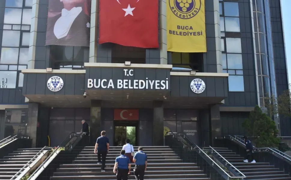 Buca Belediyesi’nde haciz işlemi: Ekipler binada!