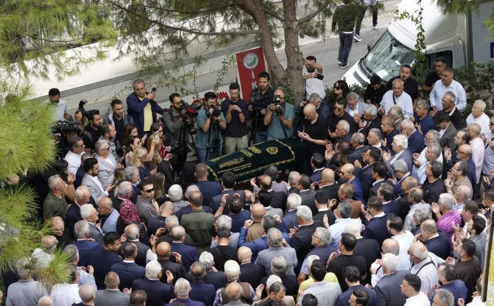 İzmir Büyükşehir Belediye eski Başkanı Burhan Özfatura toprağa verildi