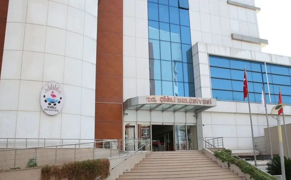 Çiğli’de meclis üyelerinden AK Parti’ye geçiş iddialarına yanıt