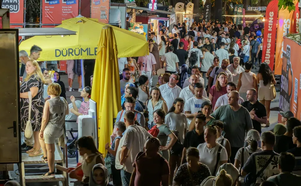 İEF’de dumansız Gıda Alanı'na ilgi yoğun