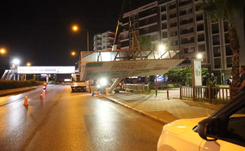 Karşıyaka Belediyesi’nden reklam ünitelerinin toplatılmasına ilişkin açıklama