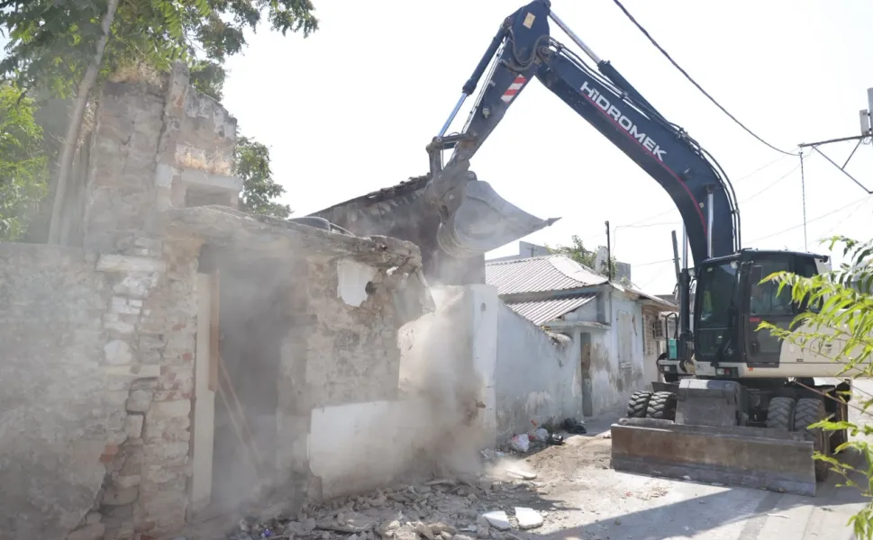 Konak’ta metruk bina yıkımları sürüyor: Sayı 384’e ulaştı