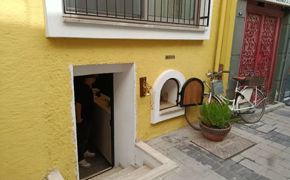 Küçük Pencere... İzmirli iki mimar, Floransa’daki 400 yıllık geleneğin benzerini İzmir’e taşıdı