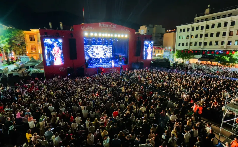 Manisa’da Candan Erçetin rüzgarı esti
