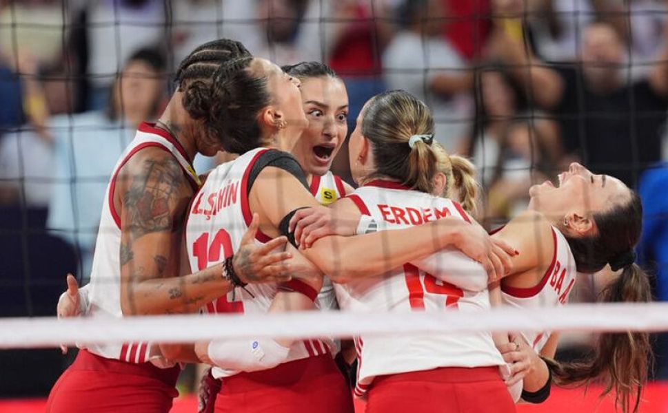 A Milli Kadın Voleybol Takımı, Avrupa Şampiyonası’nda finale yükseldi