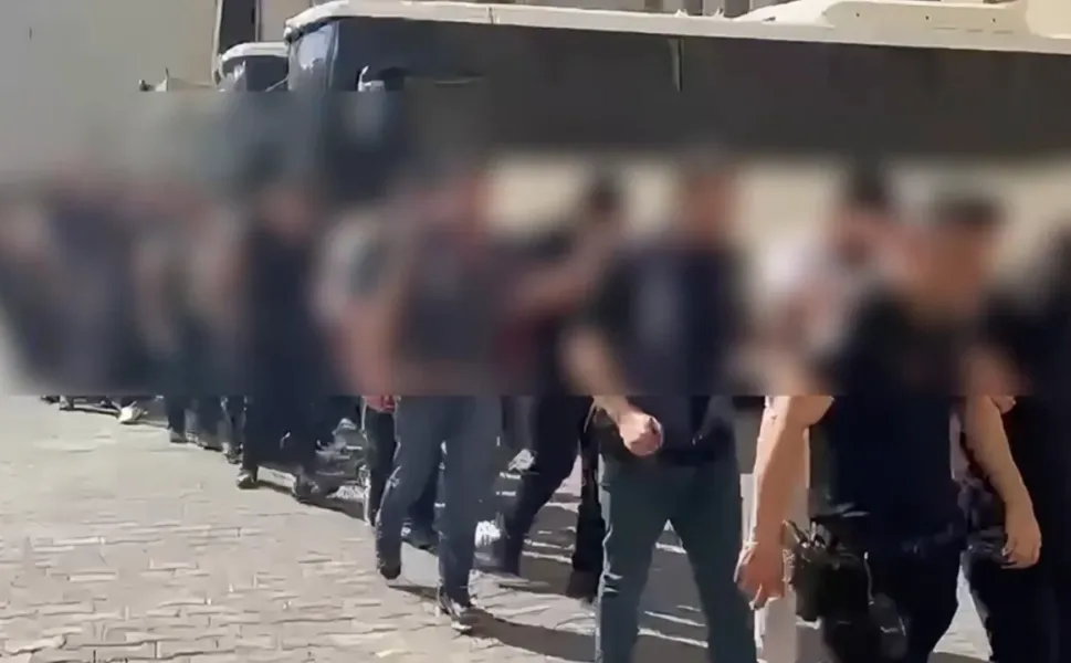 İzmir’de FETÖ operasyonunda 21 şüpheli gözaltında