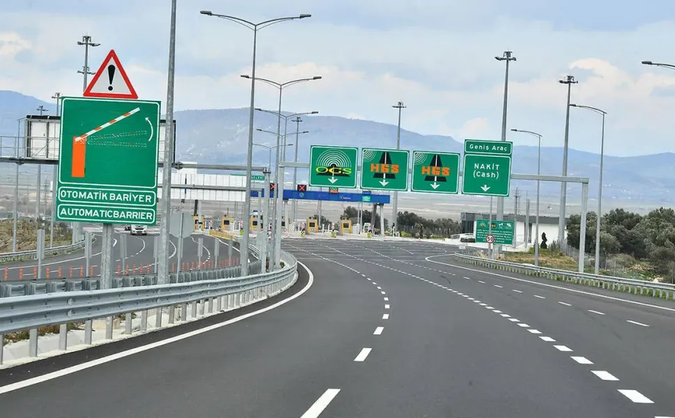 Aydın - İzmir otoyolunda sürücülere uyarı: İki şerit trafiğe kapatıldı!