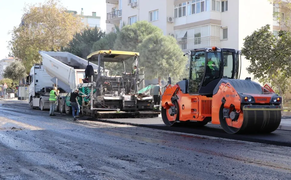Yüzbaşı İbrahim Hakkı Caddesi’nde asfalt yenileme başladı