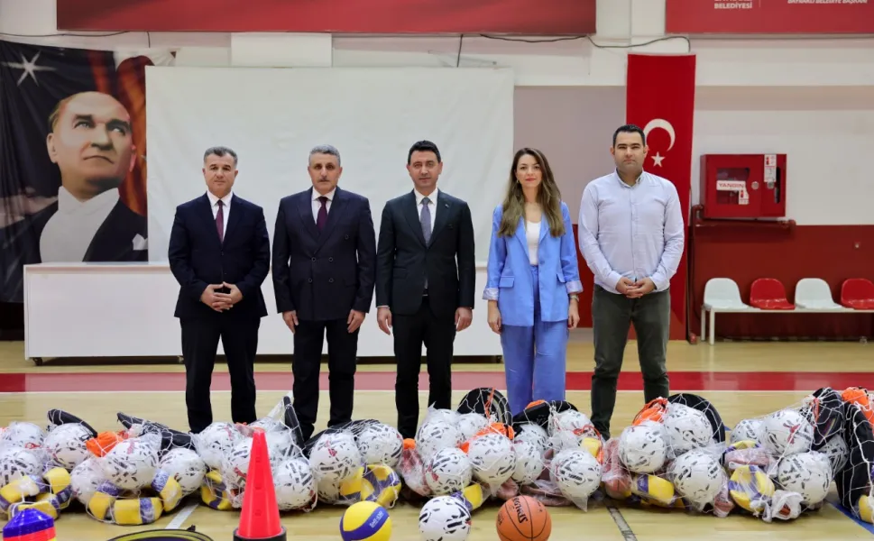Bayraklı'da okullar spor malzemeleriyle donatılıyor