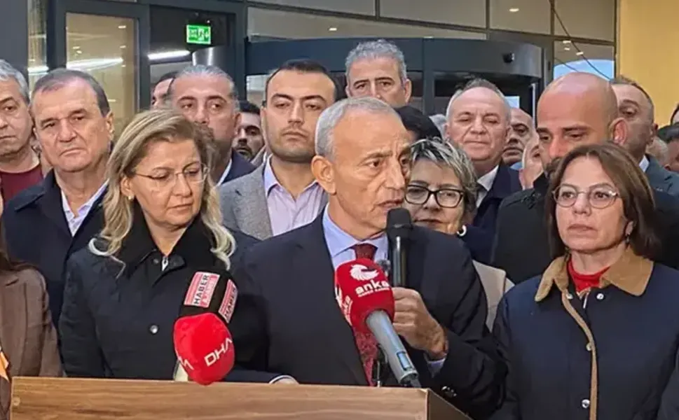 CHP'de toplu istifa! 3 belediye başkanı Yeni Parti'ye katıldı